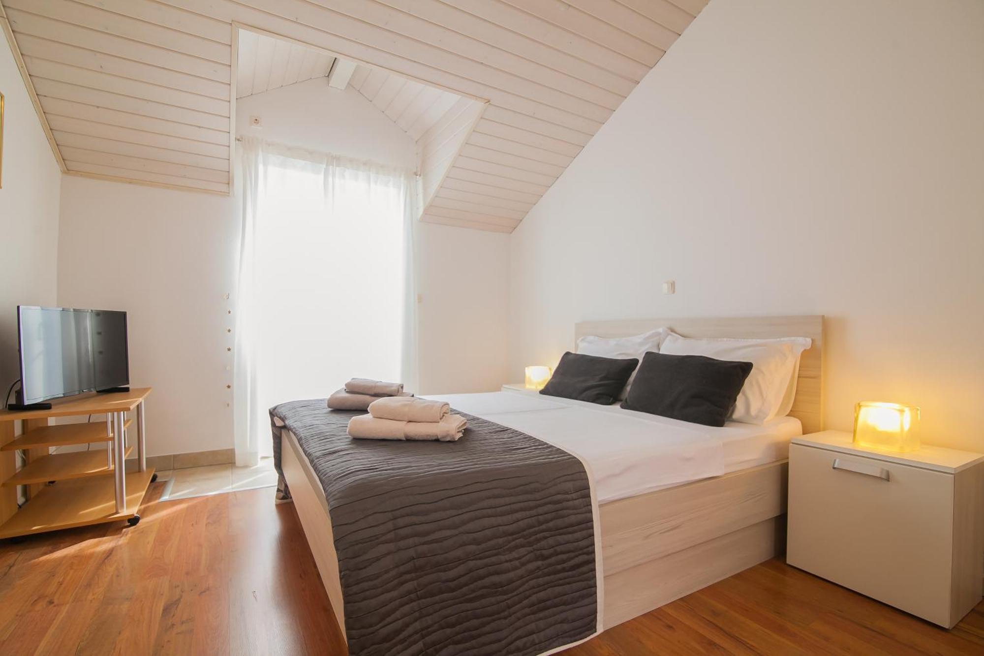 Helvetia Sunny Apartments Μπολ Εξωτερικό φωτογραφία