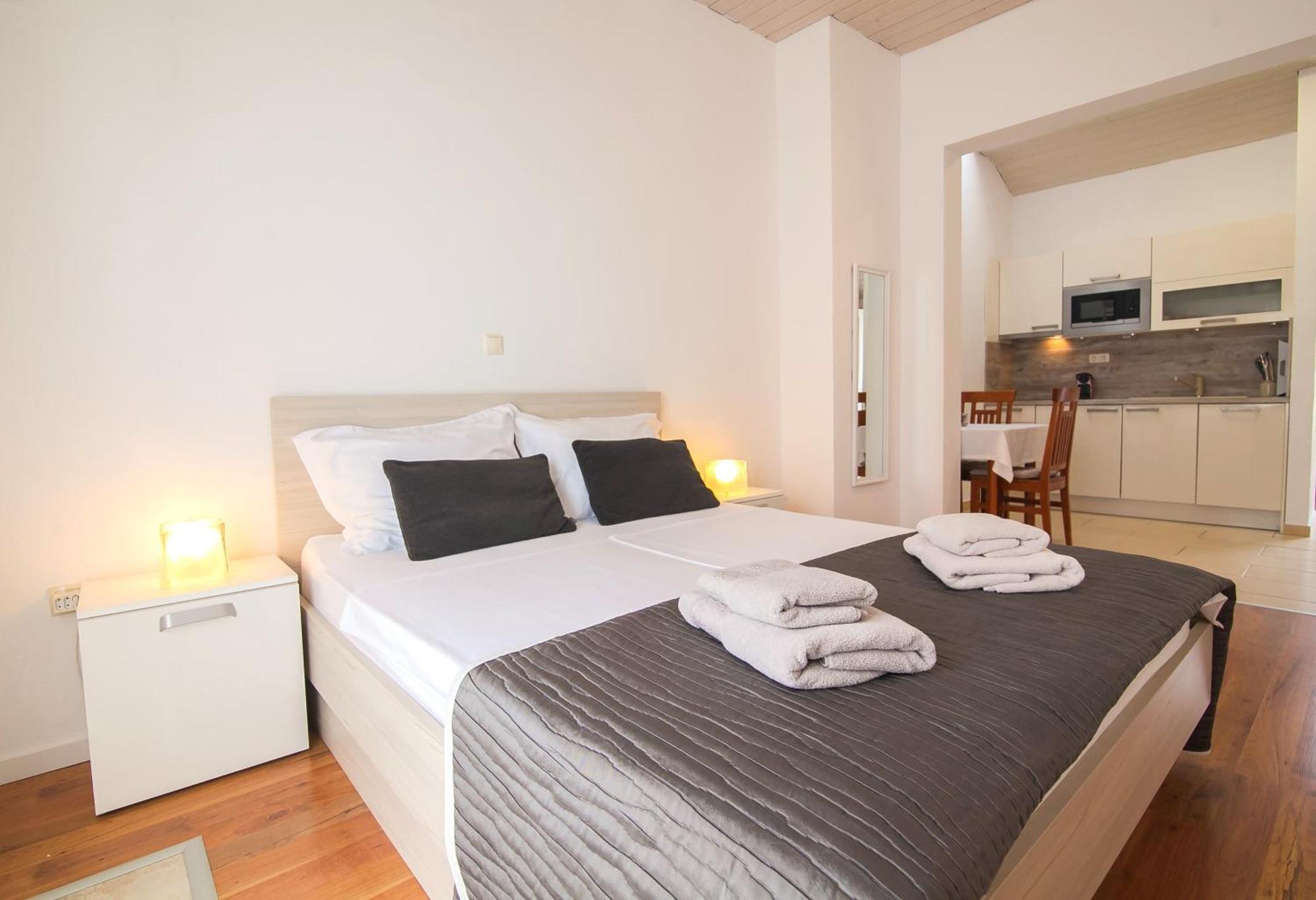 Helvetia Sunny Apartments Μπολ Εξωτερικό φωτογραφία