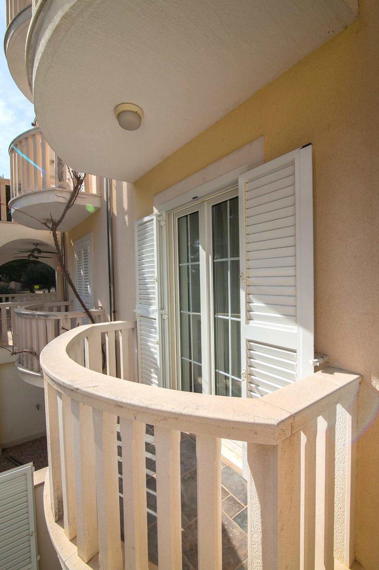 Helvetia Sunny Apartments Μπολ Εξωτερικό φωτογραφία