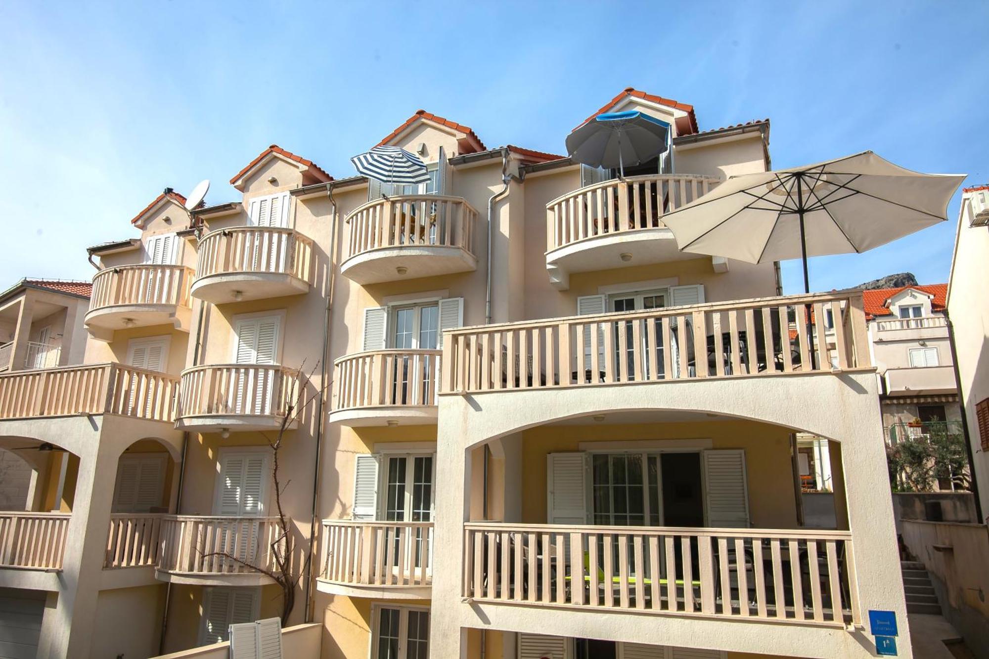 Helvetia Sunny Apartments Μπολ Εξωτερικό φωτογραφία