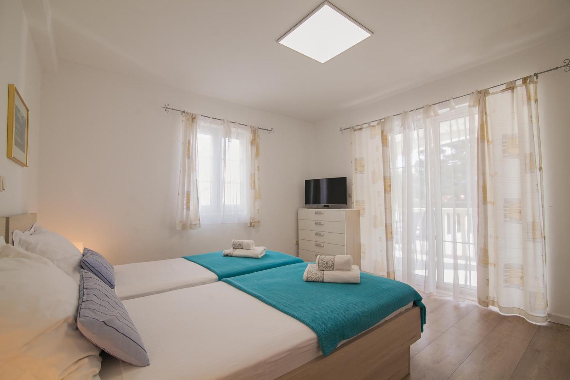 Helvetia Sunny Apartments Μπολ Εξωτερικό φωτογραφία
